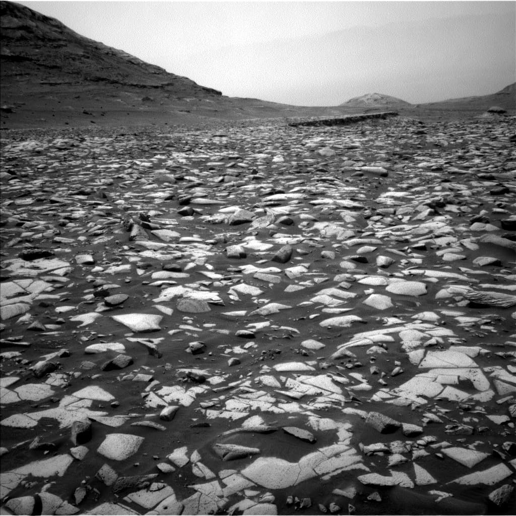 Mars image captured by NAV_LEFT_B on Curiosity