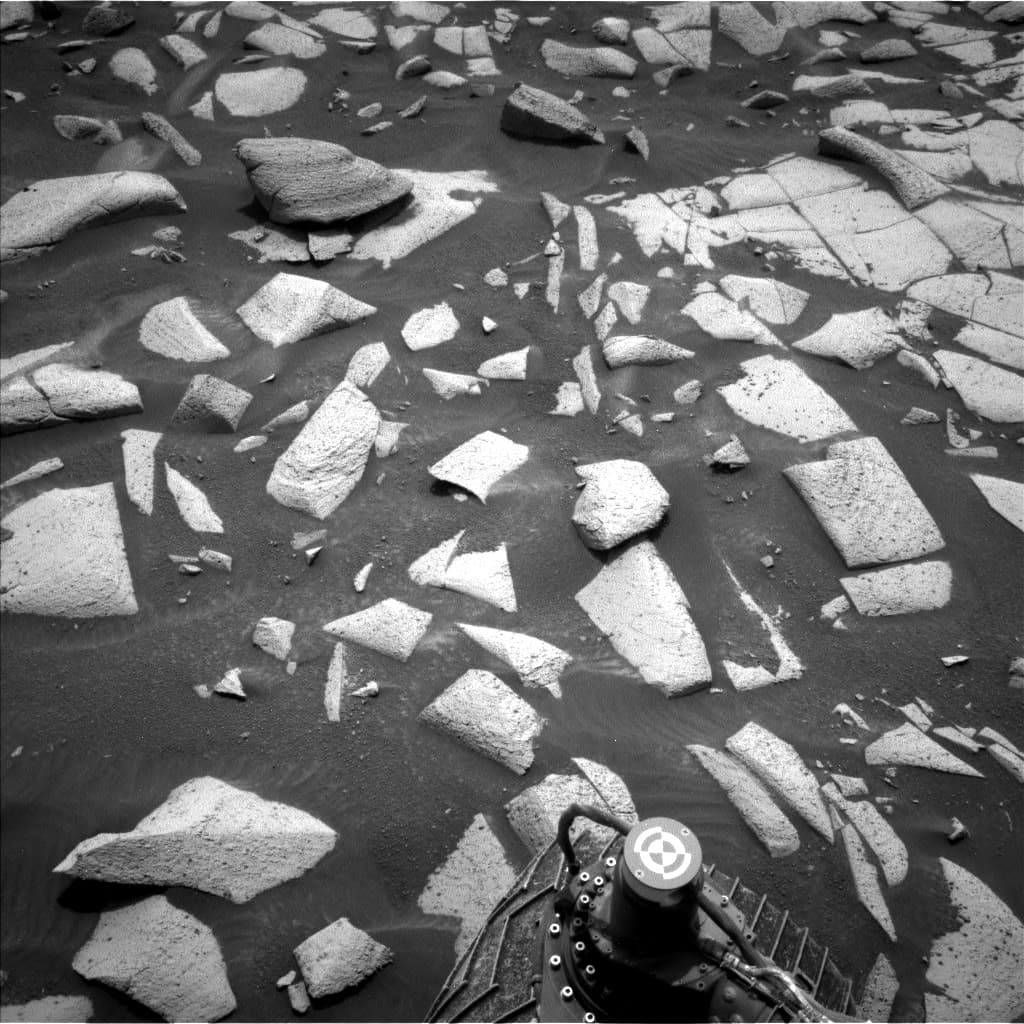 Mars image captured by NAV_LEFT_B on Curiosity