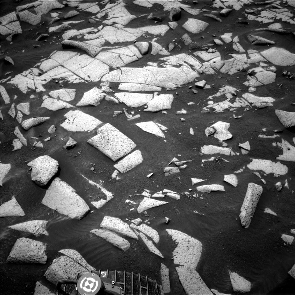 Mars image captured by NAV_LEFT_B on Curiosity