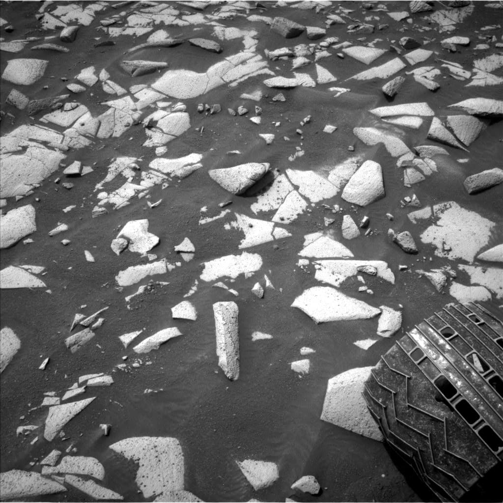 Mars image captured by NAV_LEFT_B on Curiosity