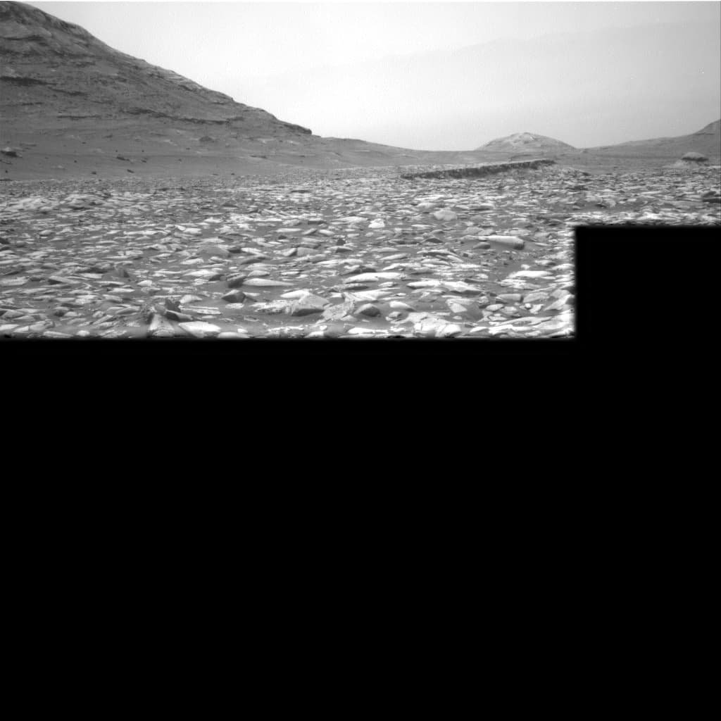 Mars image captured by NAV_RIGHT_B on Curiosity
