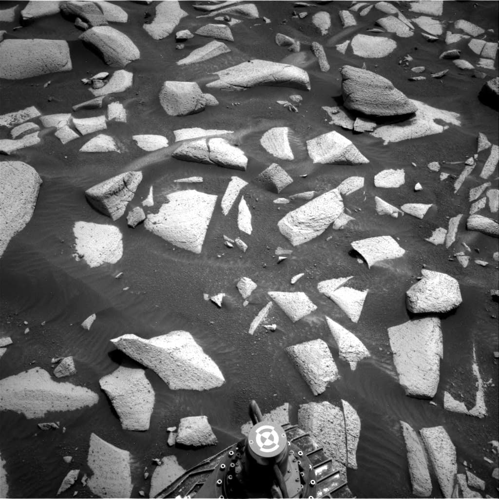 Mars image captured by NAV_RIGHT_B on Curiosity