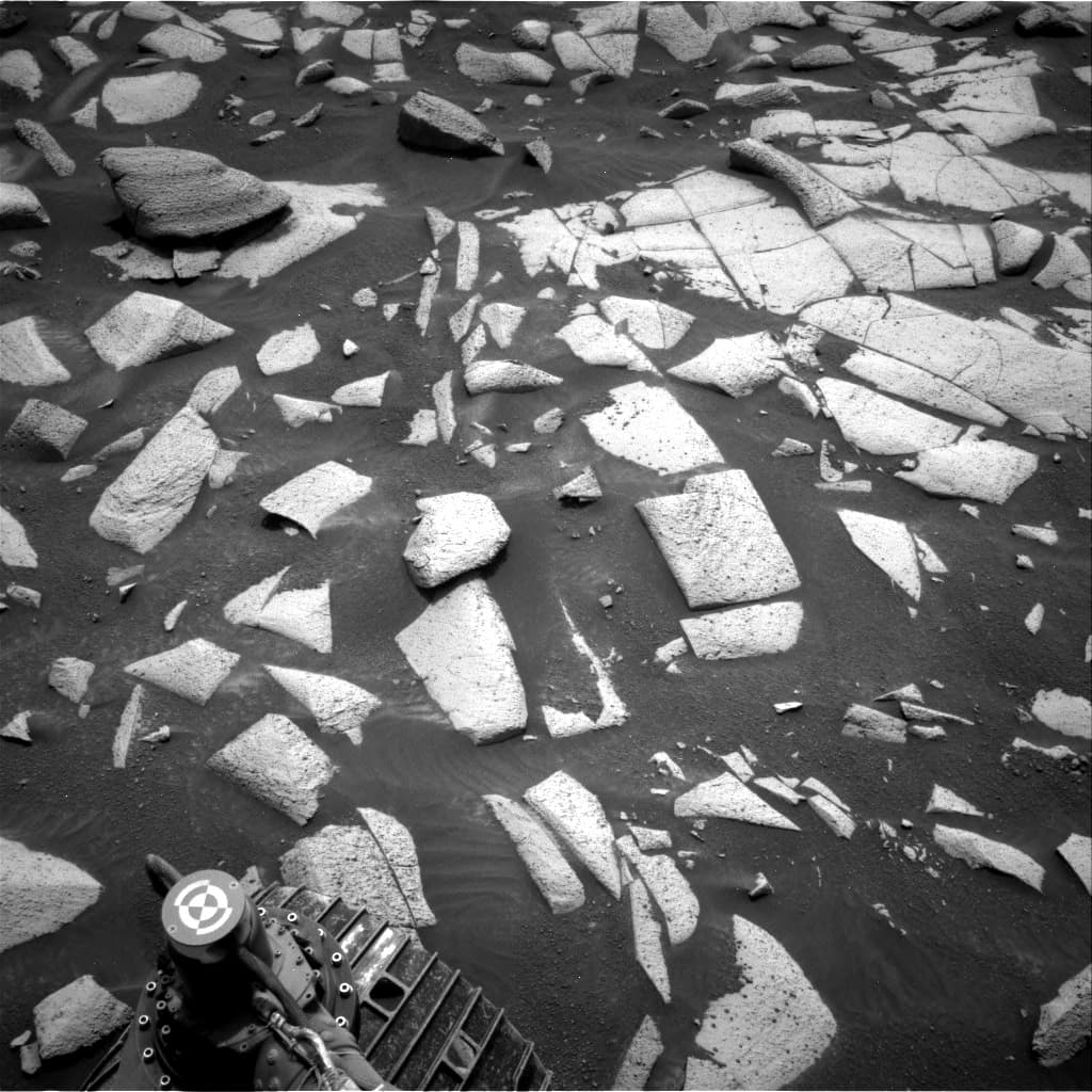 Mars image captured by NAV_RIGHT_B on Curiosity