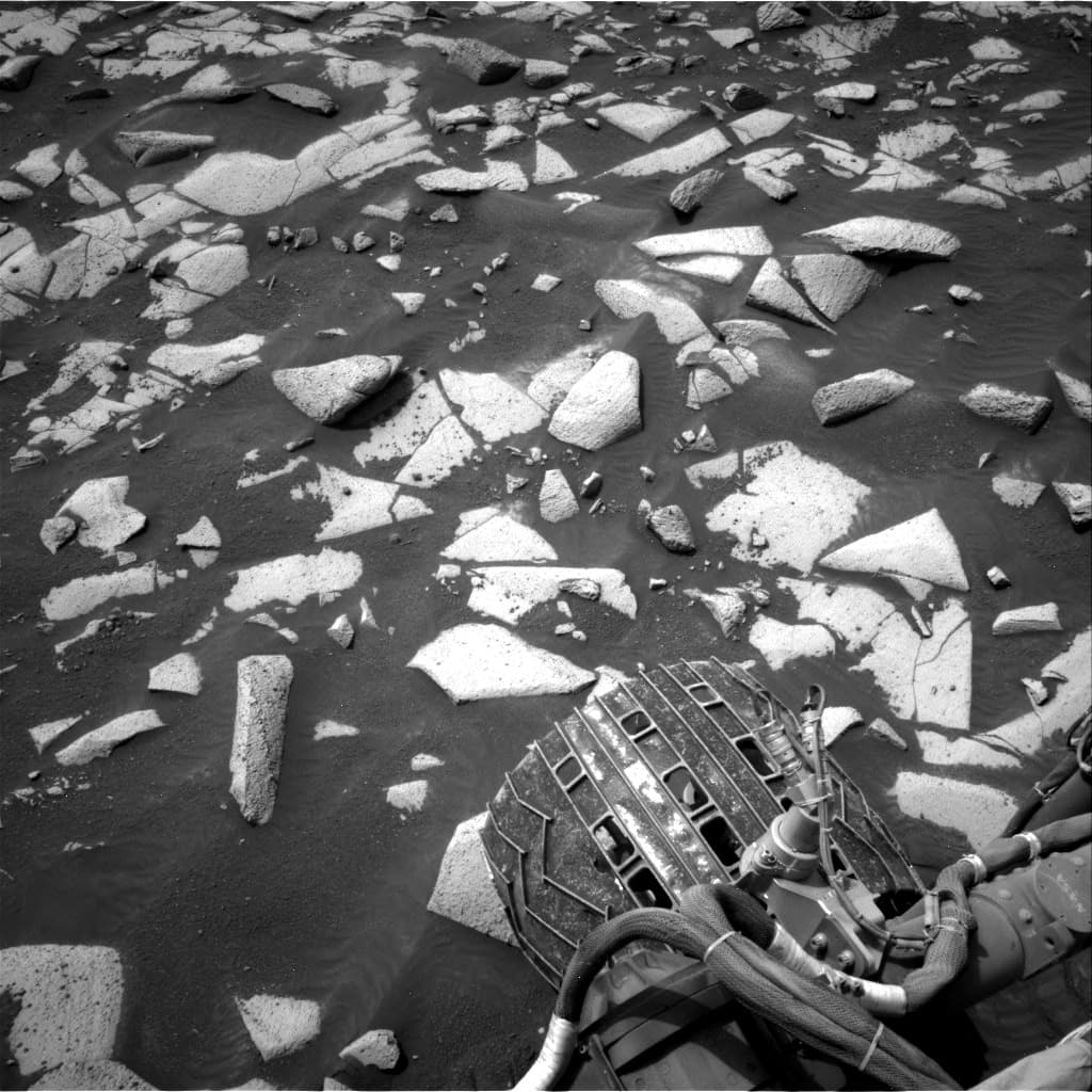 Mars image captured by NAV_RIGHT_B on Curiosity