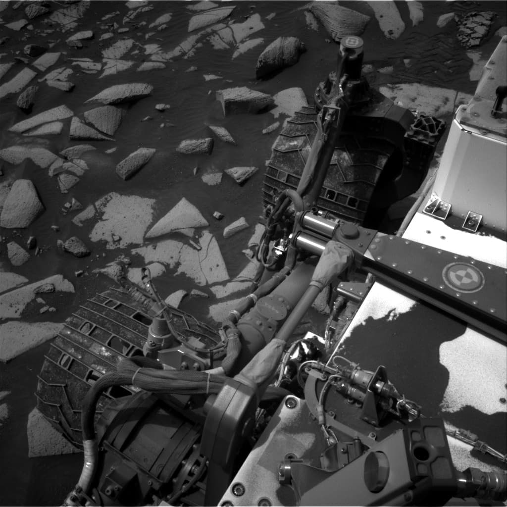Mars image captured by NAV_RIGHT_B on Curiosity