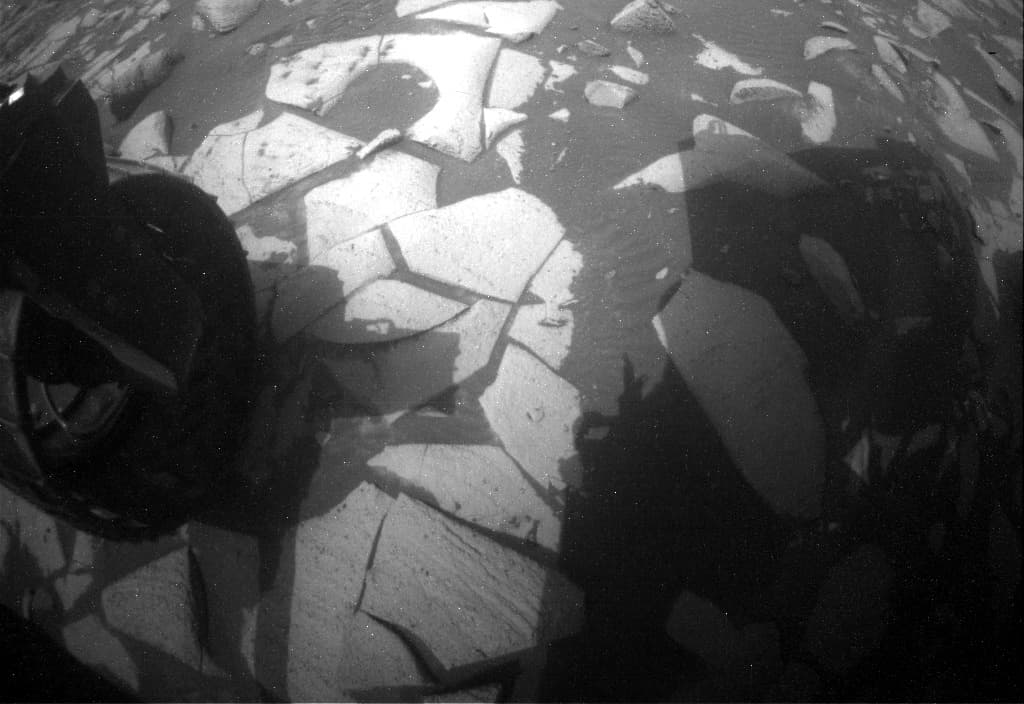 Mars image captured by RHAZ_RIGHT_B on Curiosity