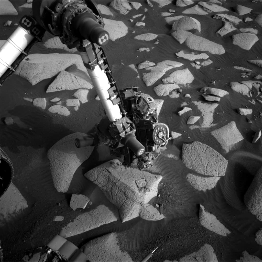 Mars image captured by NAV_RIGHT_B on Curiosity