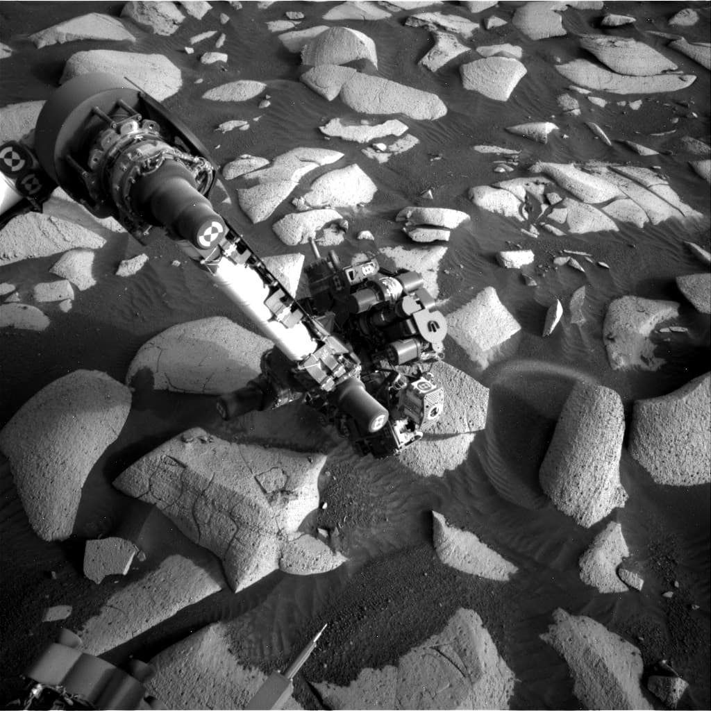 Mars image captured by NAV_RIGHT_B on Curiosity