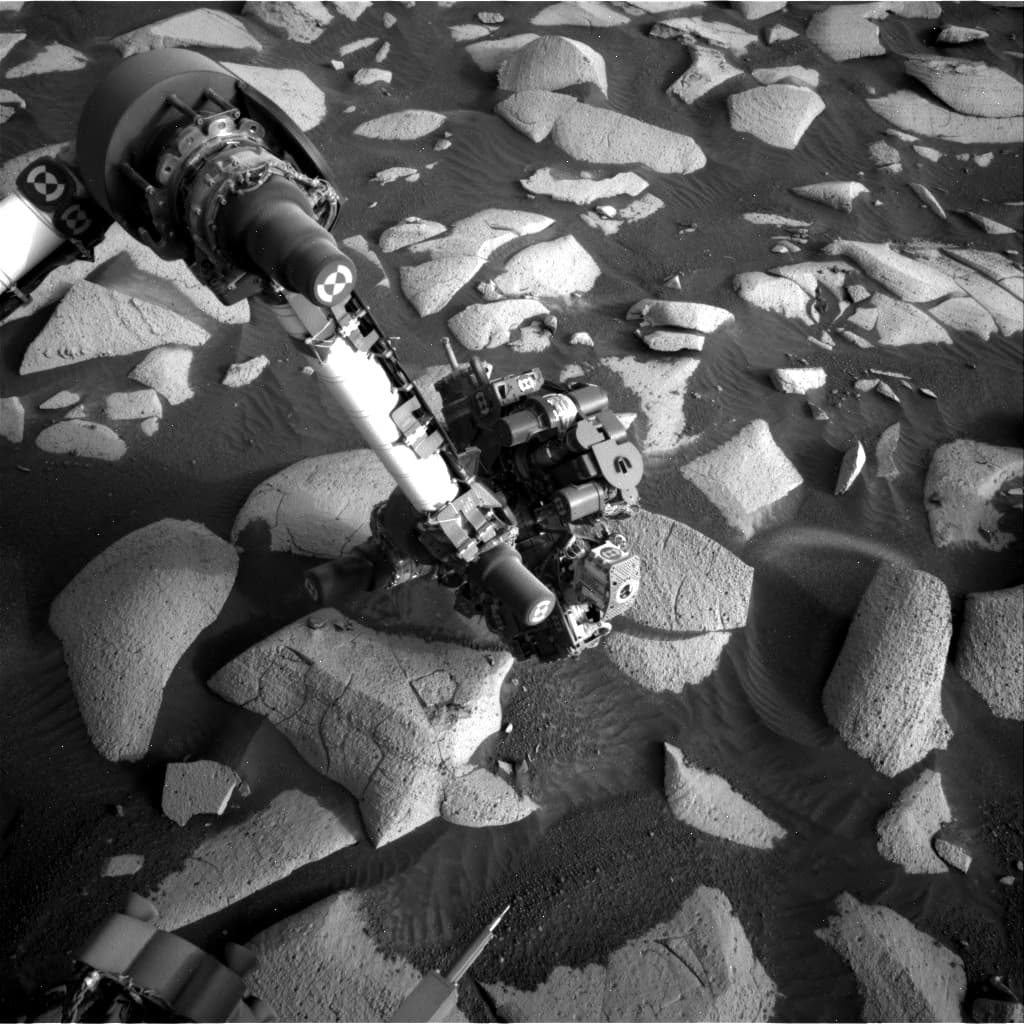 Mars image captured by NAV_RIGHT_B on Curiosity