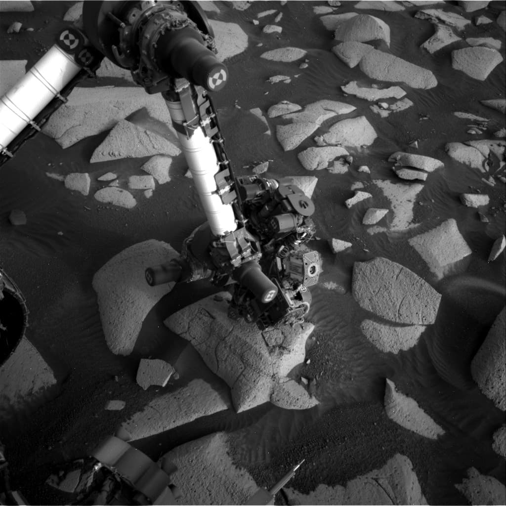 Mars image captured by NAV_RIGHT_B on Curiosity