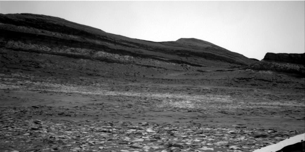 Mars image captured by NAV_RIGHT_B on Curiosity