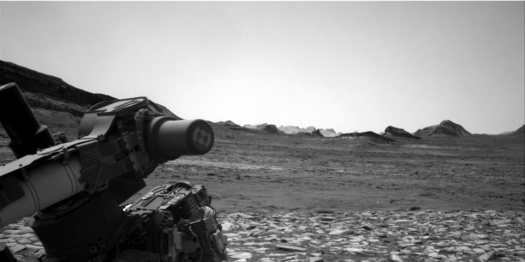 Mars image captured by NAV_RIGHT_B on Curiosity