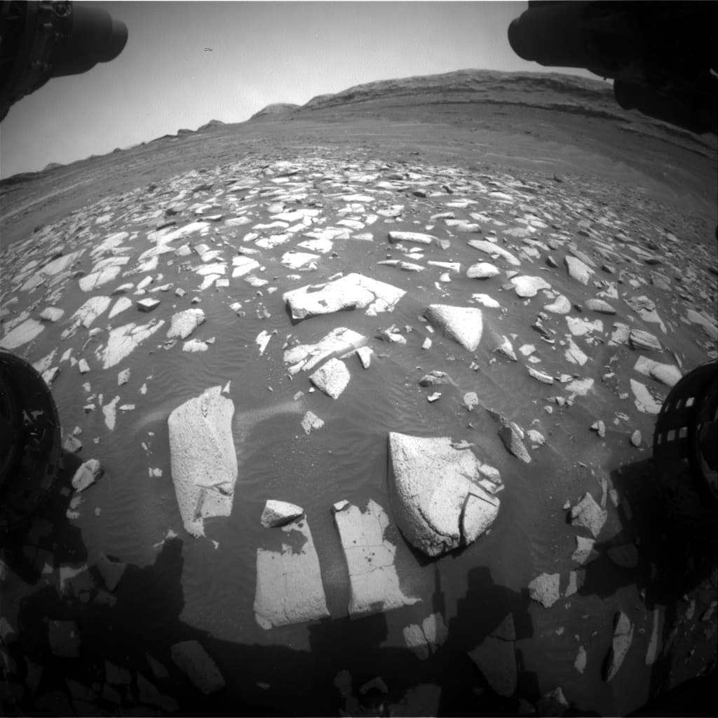 Mars image captured by FHAZ_RIGHT_B on Curiosity