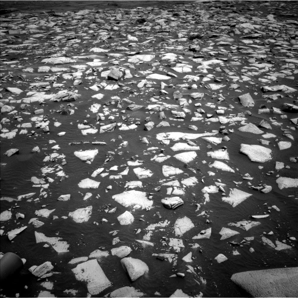 Mars image captured by NAV_LEFT_B on Curiosity
