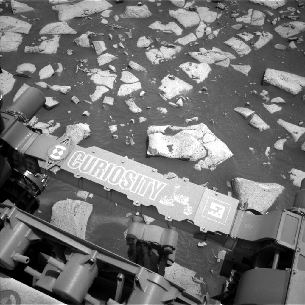 Mars image captured by NAV_LEFT_B on Curiosity