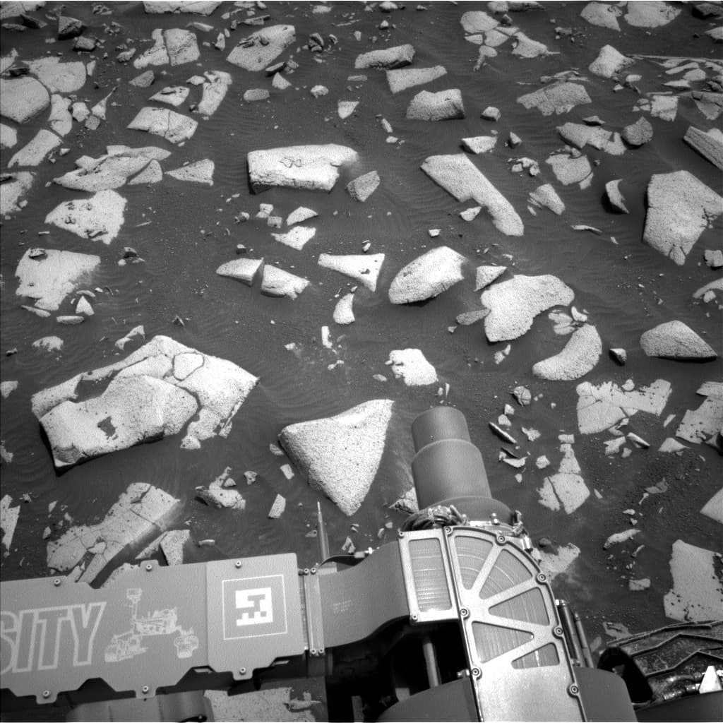 Mars image captured by NAV_LEFT_B on Curiosity