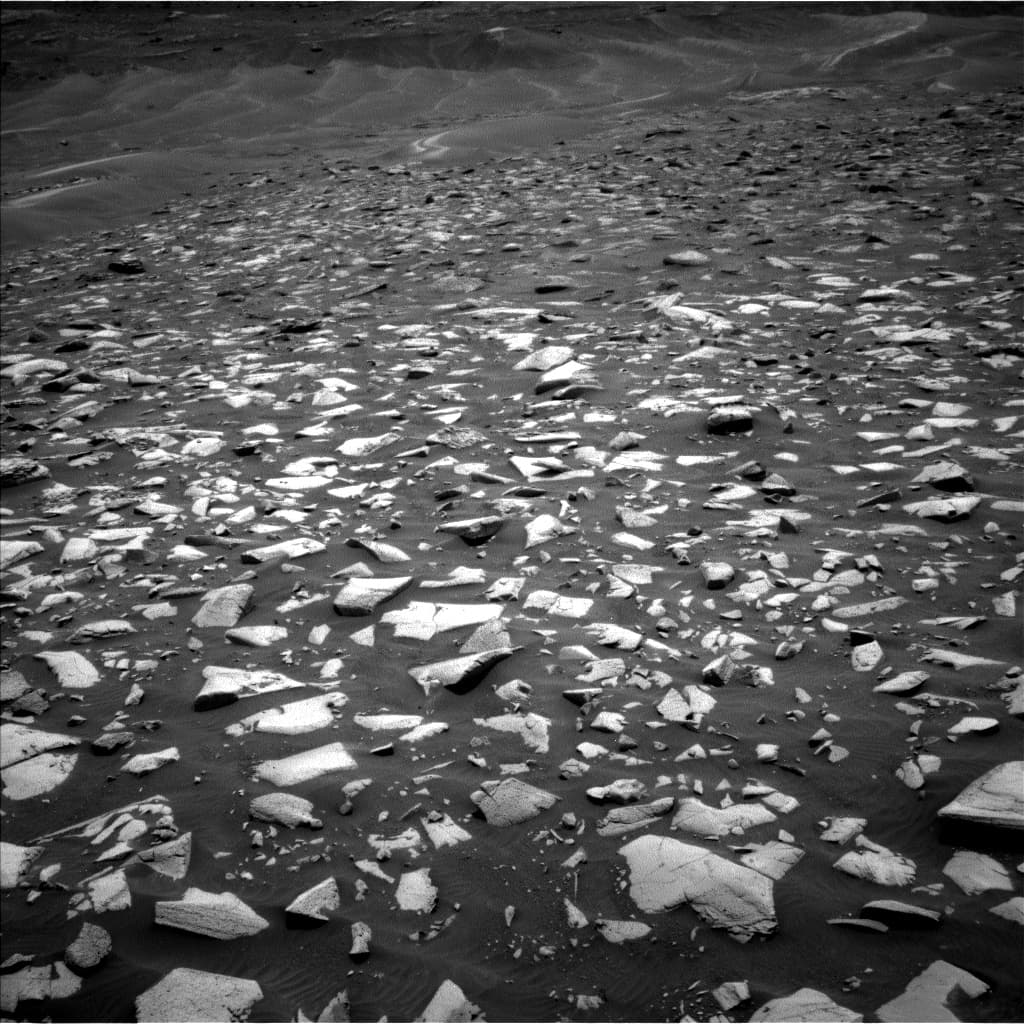 Mars image captured by NAV_LEFT_B on Curiosity