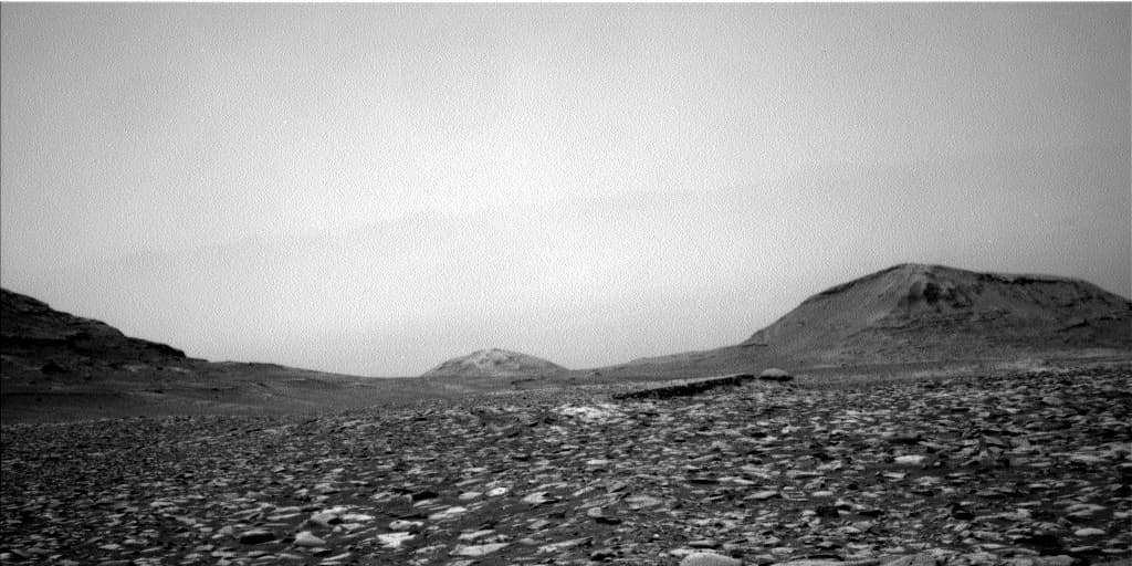 Mars image captured by NAV_LEFT_B on Curiosity