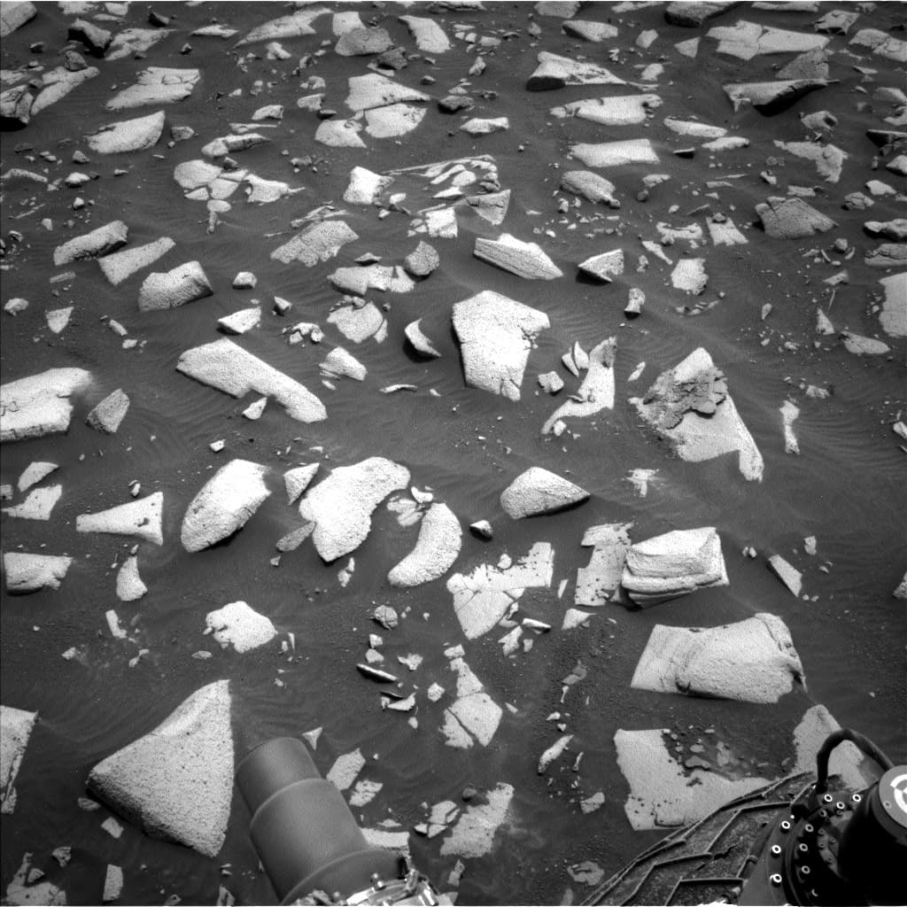 Mars image captured by NAV_LEFT_B on Curiosity