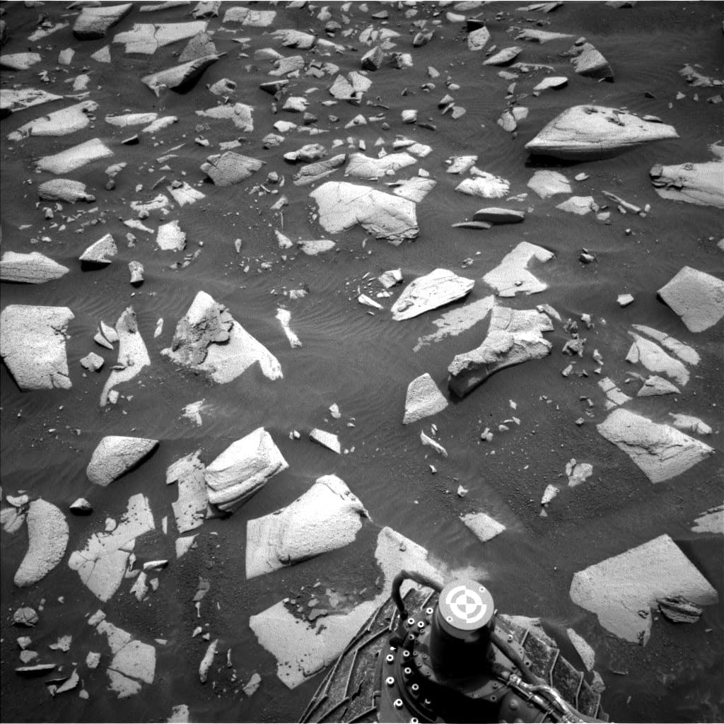 Mars image captured by NAV_LEFT_B on Curiosity
