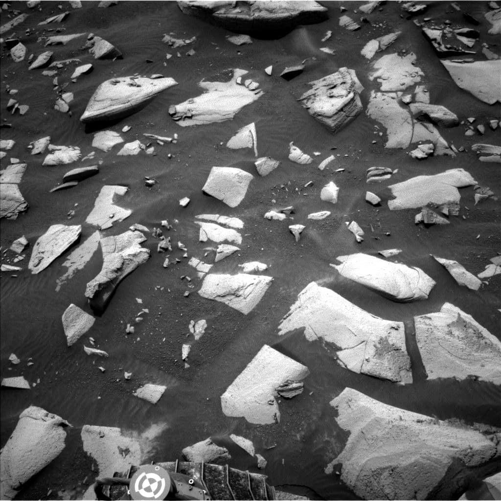 Mars image captured by NAV_LEFT_B on Curiosity