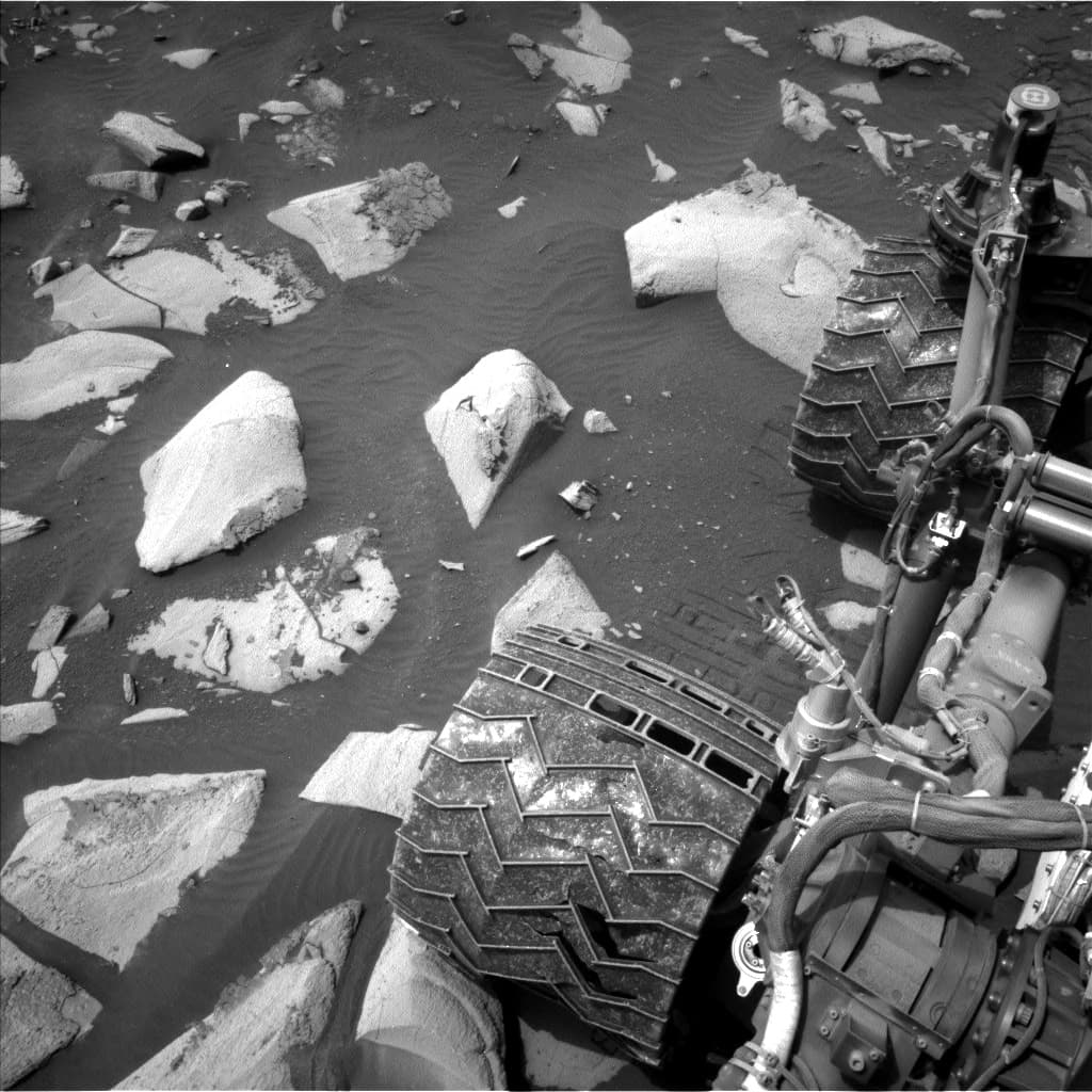 Mars image captured by NAV_LEFT_B on Curiosity