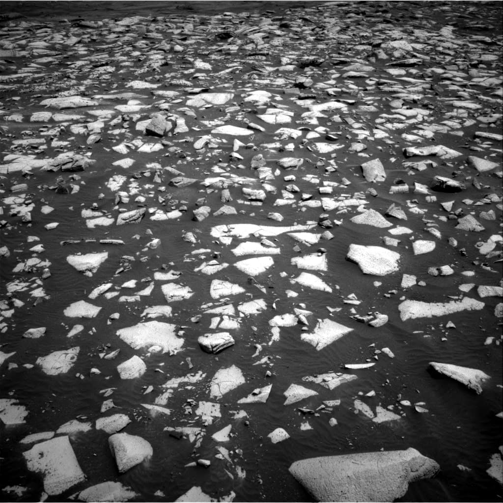Mars image captured by NAV_RIGHT_B on Curiosity