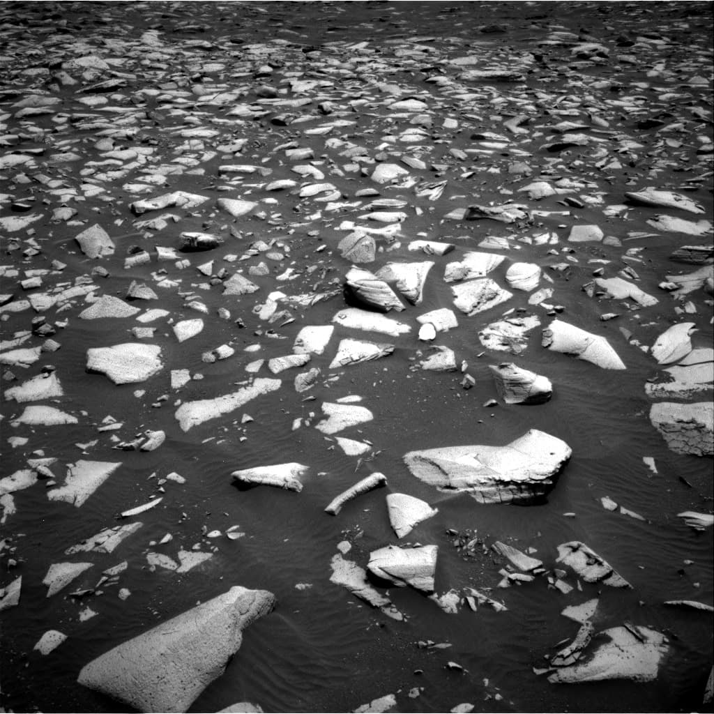 Mars image captured by NAV_RIGHT_B on Curiosity