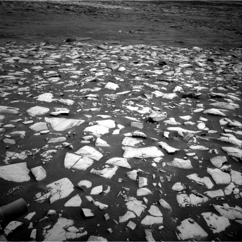 Mars image captured by NAV_RIGHT_B on Curiosity