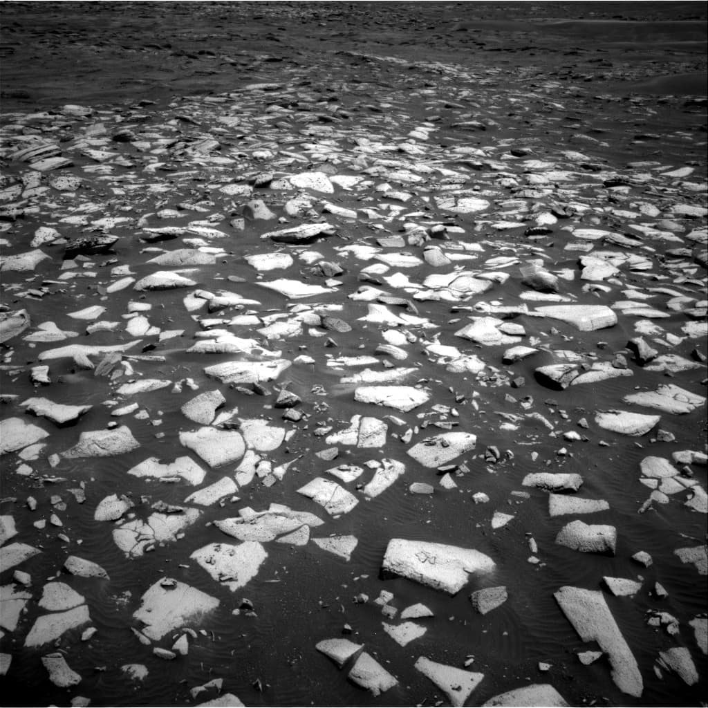 Mars image captured by NAV_RIGHT_B on Curiosity