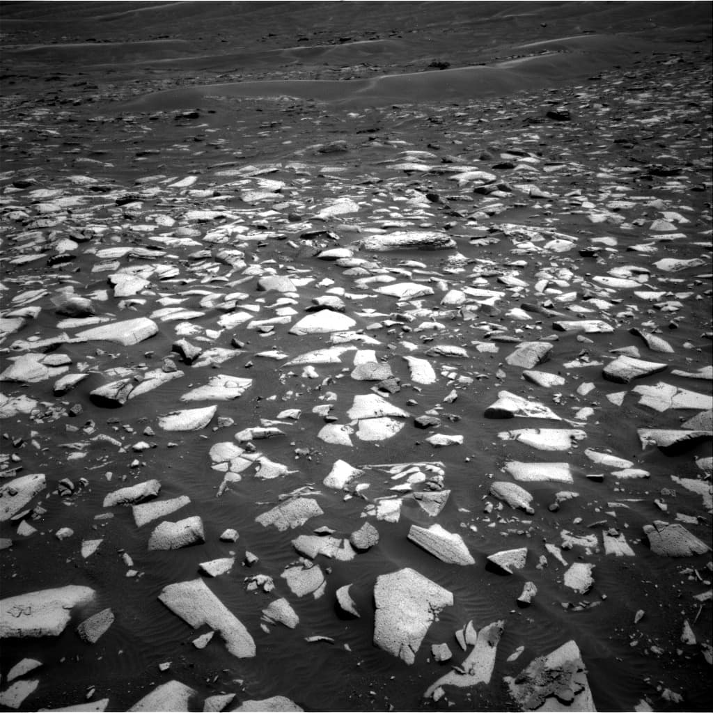 Mars image captured by NAV_RIGHT_B on Curiosity