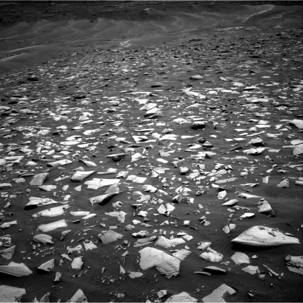 Mars image captured by NAV_RIGHT_B on Curiosity
