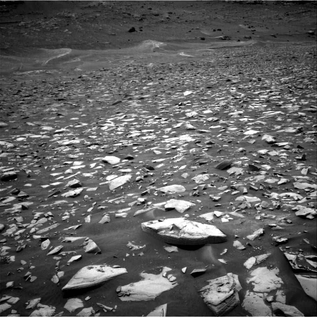 Mars image captured by NAV_RIGHT_B on Curiosity