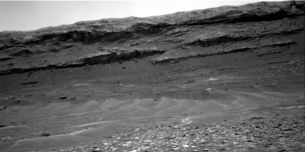 Mars image captured by NAV_RIGHT_B on Curiosity