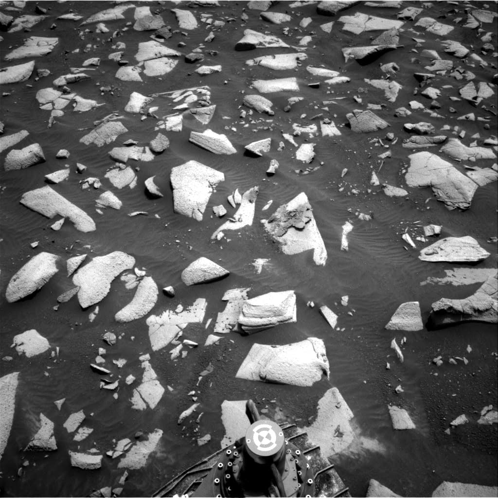 Mars image captured by NAV_RIGHT_B on Curiosity