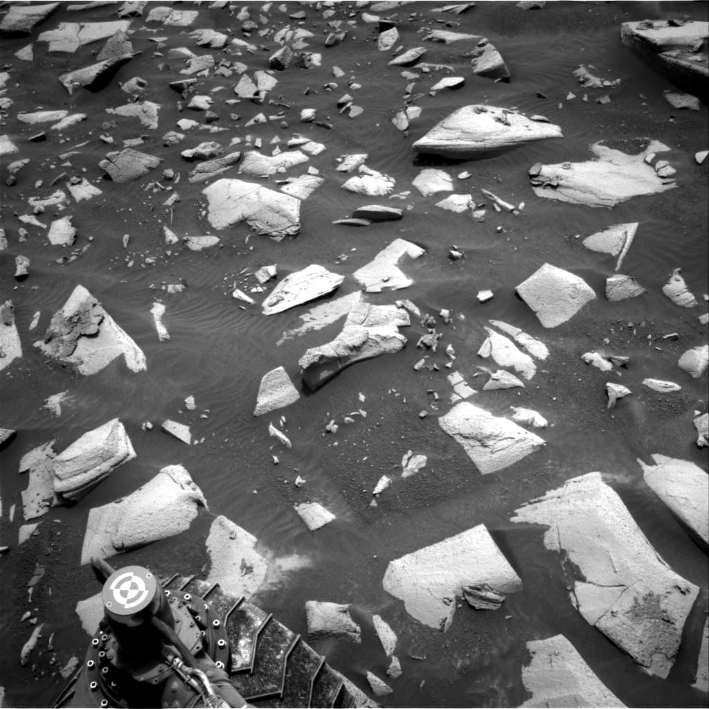 Mars image captured by NAV_RIGHT_B on Curiosity
