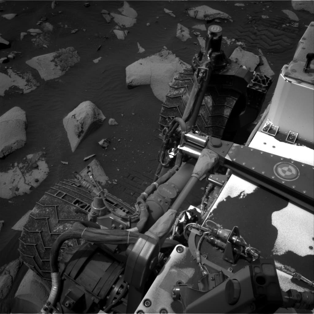 Mars image captured by NAV_RIGHT_B on Curiosity