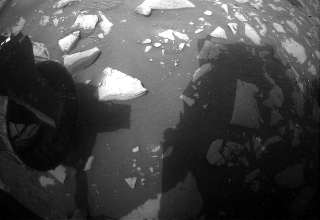 Mars image captured by RHAZ_RIGHT_B on Curiosity