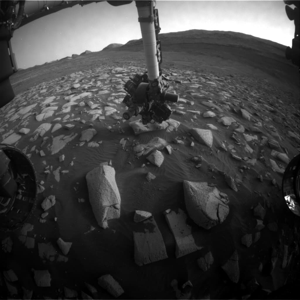 Mars image captured by FHAZ_LEFT_B on Curiosity