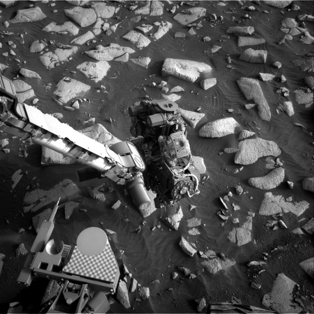 Mars image captured by NAV_RIGHT_B on Curiosity