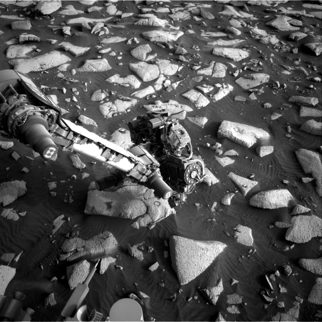 Mars image captured by NAV_RIGHT_B on Curiosity