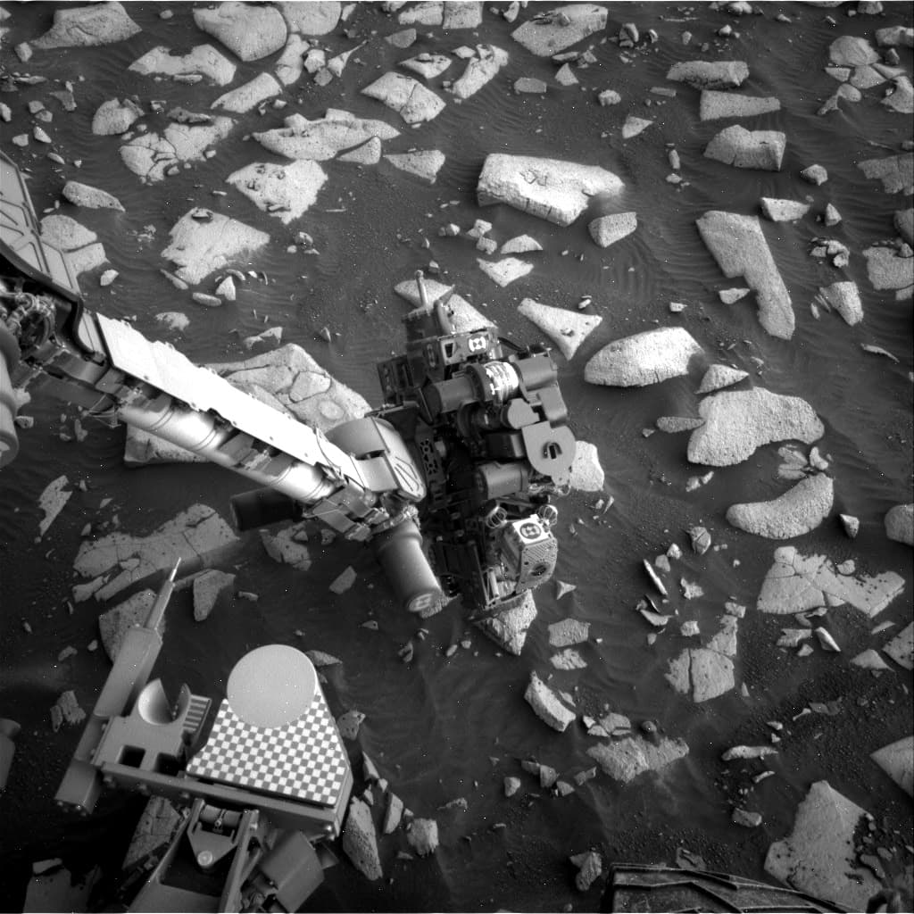Mars image captured by NAV_RIGHT_B on Curiosity