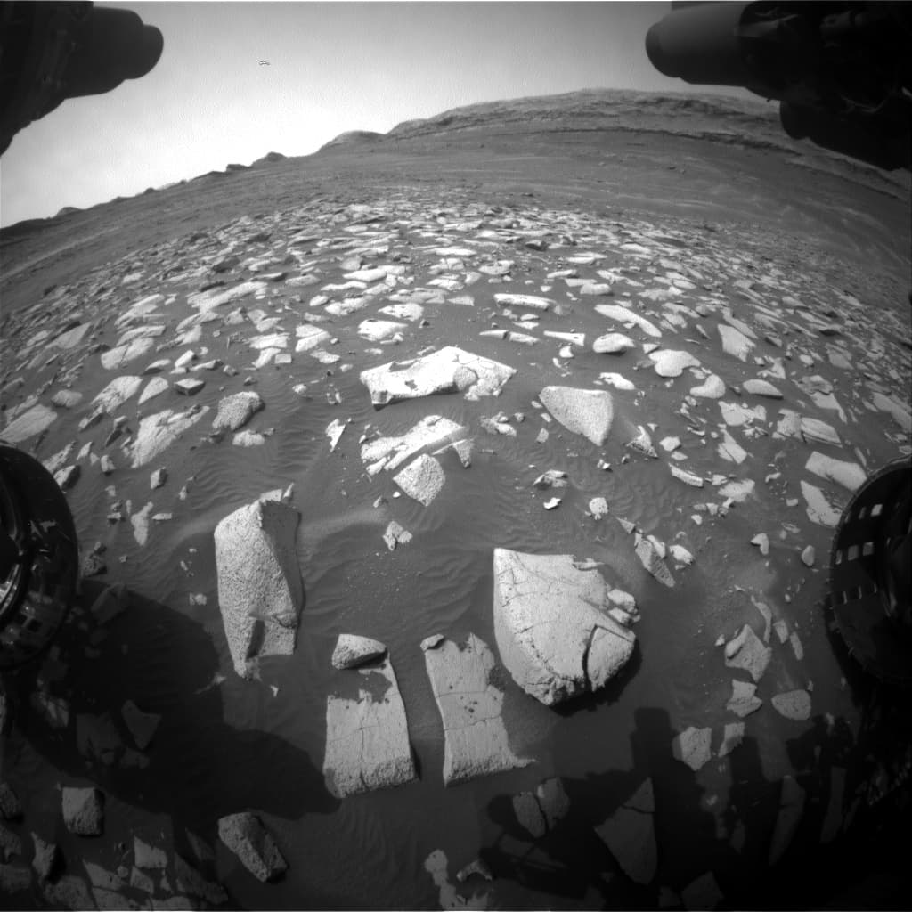 Mars image captured by FHAZ_RIGHT_B on Curiosity