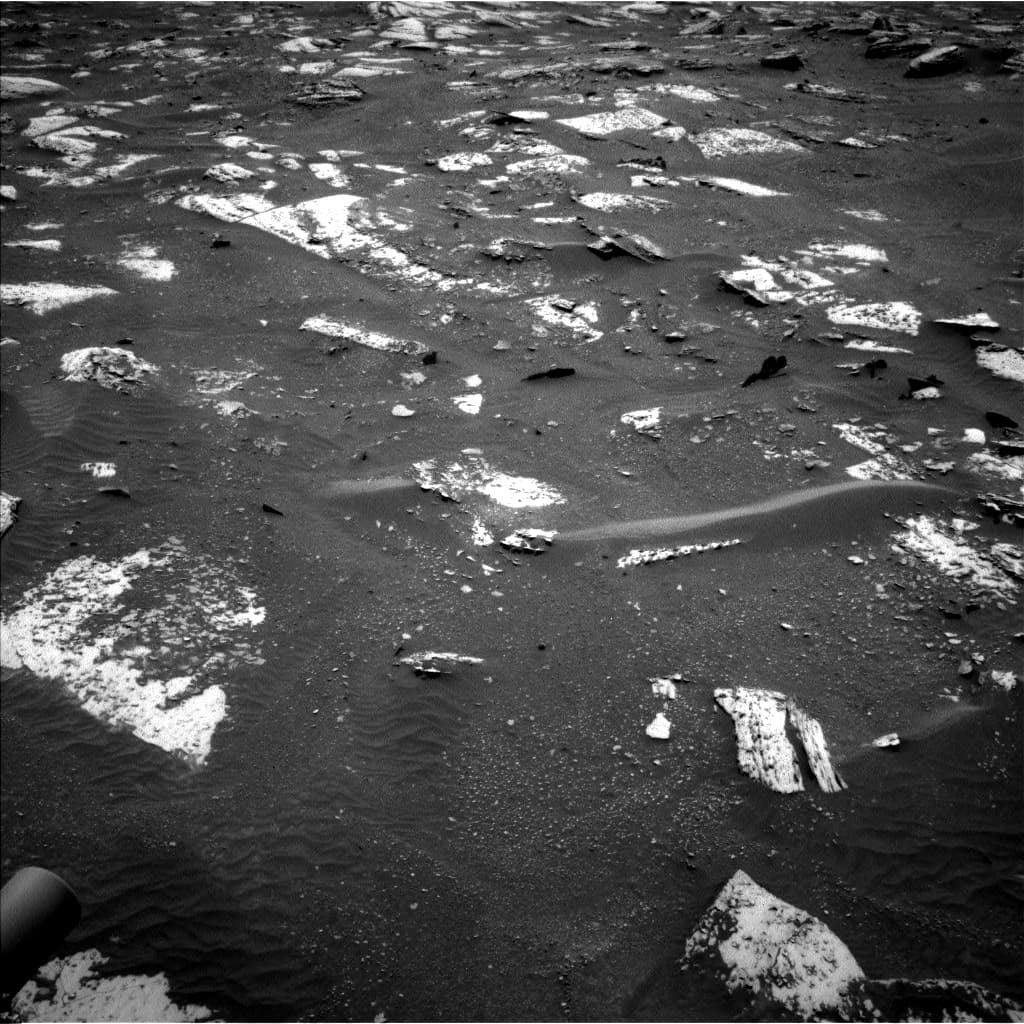 Mars image captured by NAV_LEFT_B on Curiosity