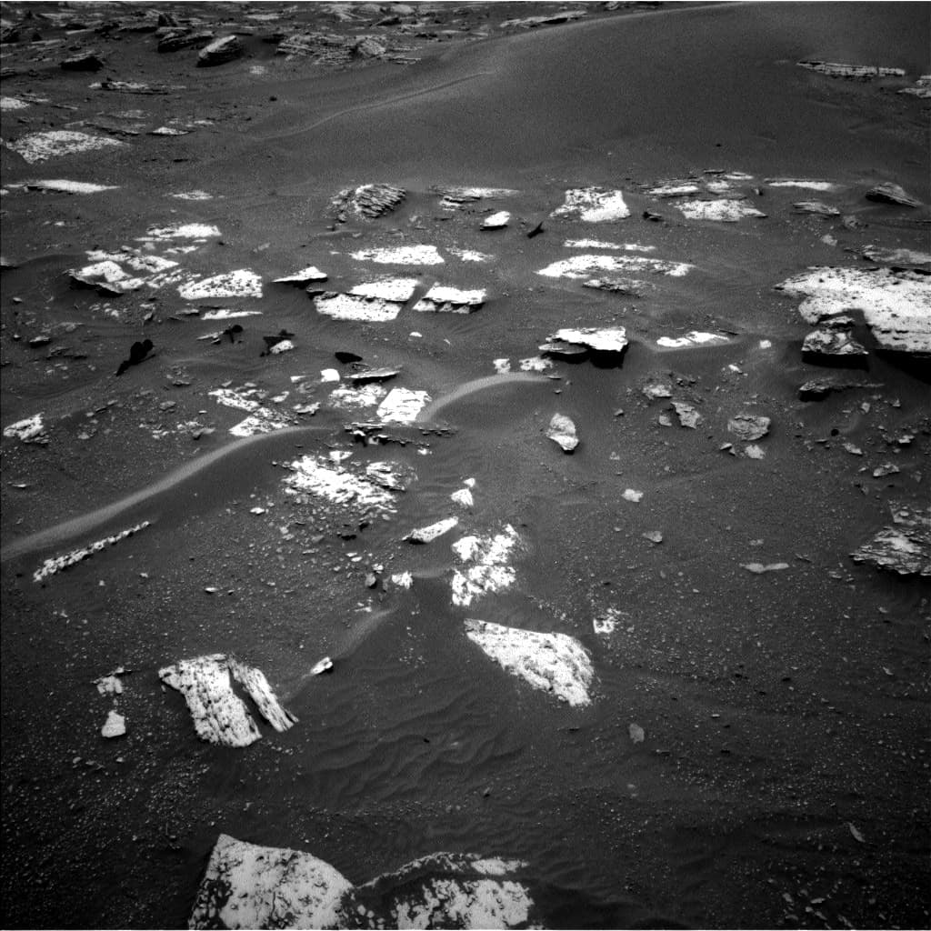 Mars image captured by NAV_LEFT_B on Curiosity