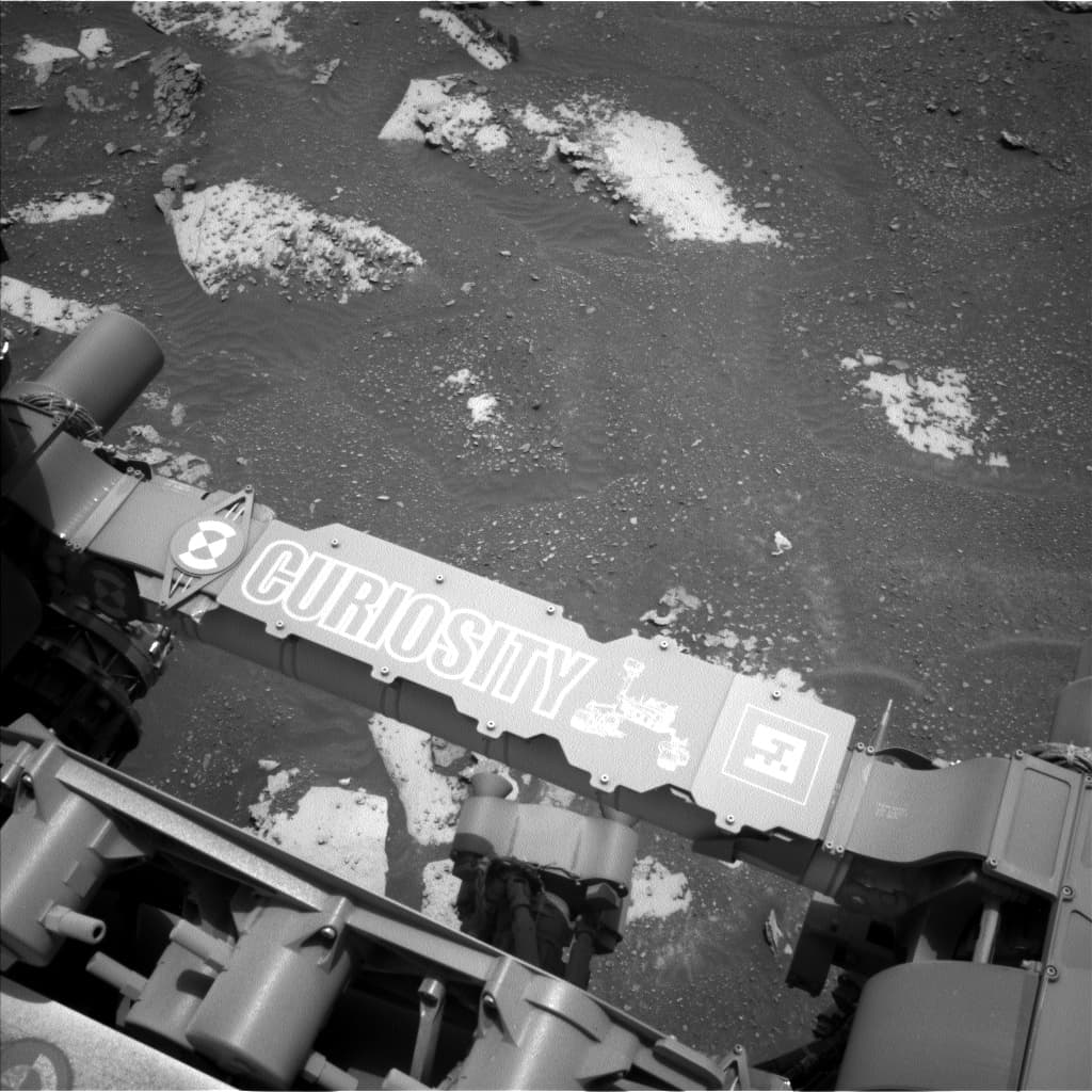Mars image captured by NAV_LEFT_B on Curiosity
