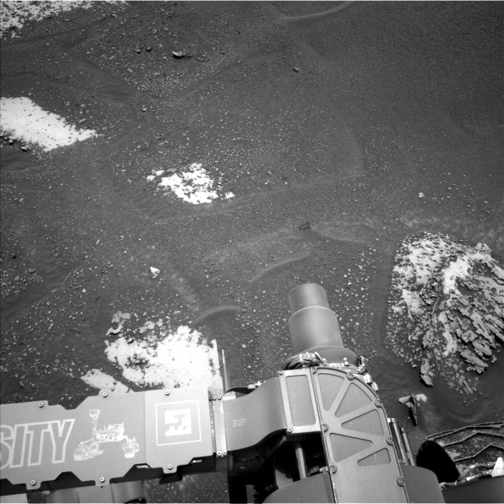 Mars image captured by NAV_LEFT_B on Curiosity