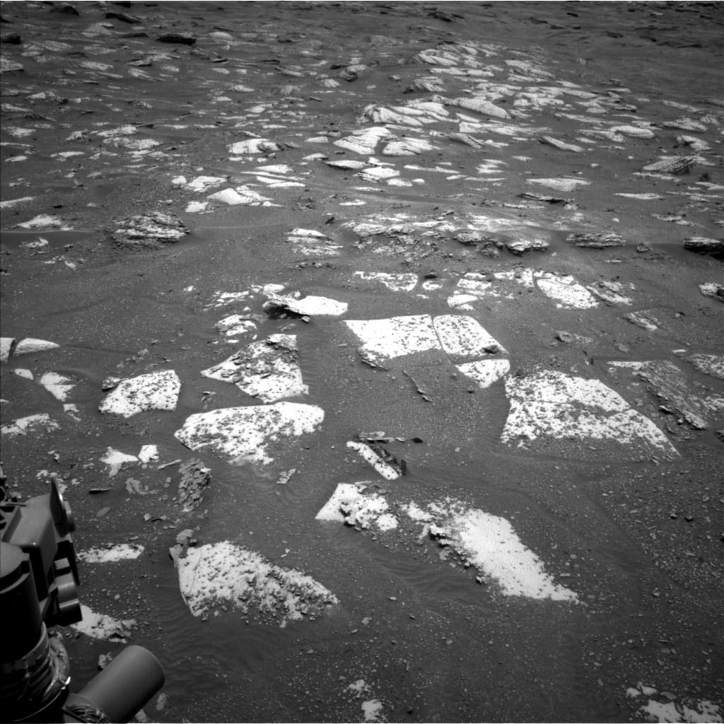 Mars image captured by NAV_LEFT_B on Curiosity