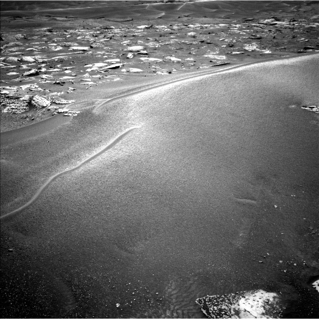 Mars image captured by NAV_LEFT_B on Curiosity