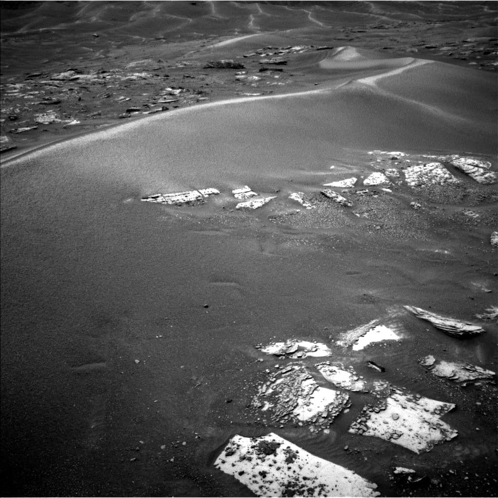 Mars image captured by NAV_LEFT_B on Curiosity